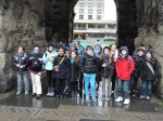 Photo de groupe devant l'ampithéâtre romain